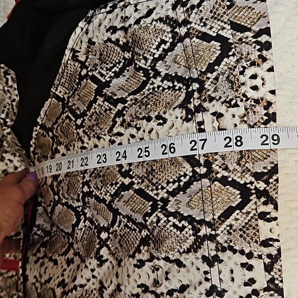 Alala 1x hooded workout pullover w/hood, pockets - Picture 9 of 14